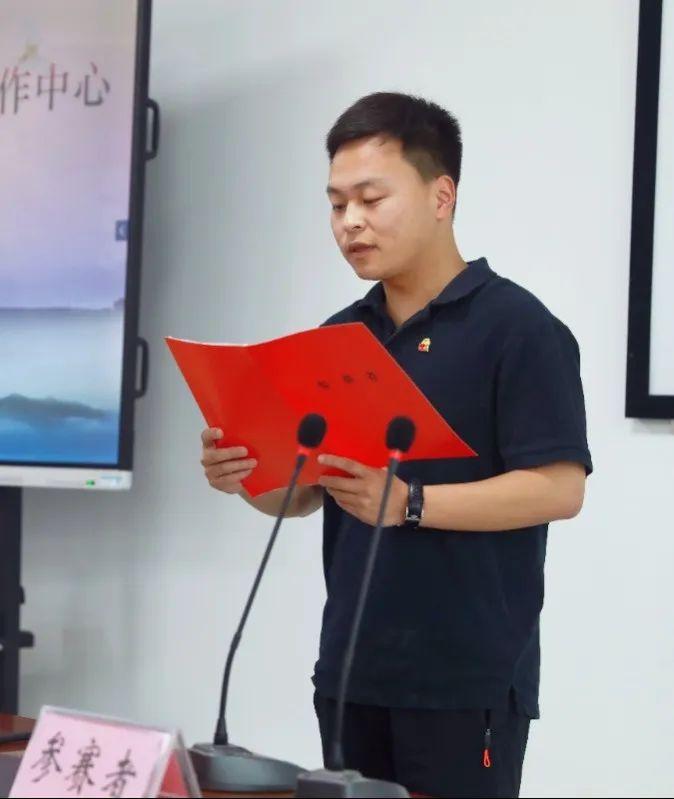 诵读比赛PPT，高科技产品介绍文案展示与赏析