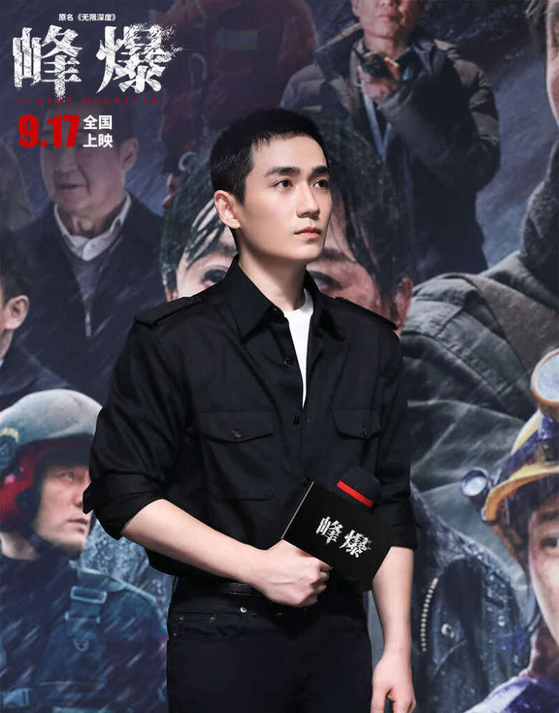 谁是真英雄演员表揭秘，小巷英雄梦与特色小店的传奇故事
