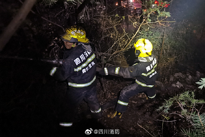 西昌山火最新进展更新，火势控制情况与救援动态